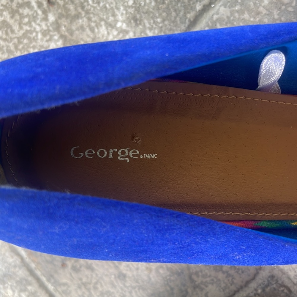 Shoes - Picture 2 of 6